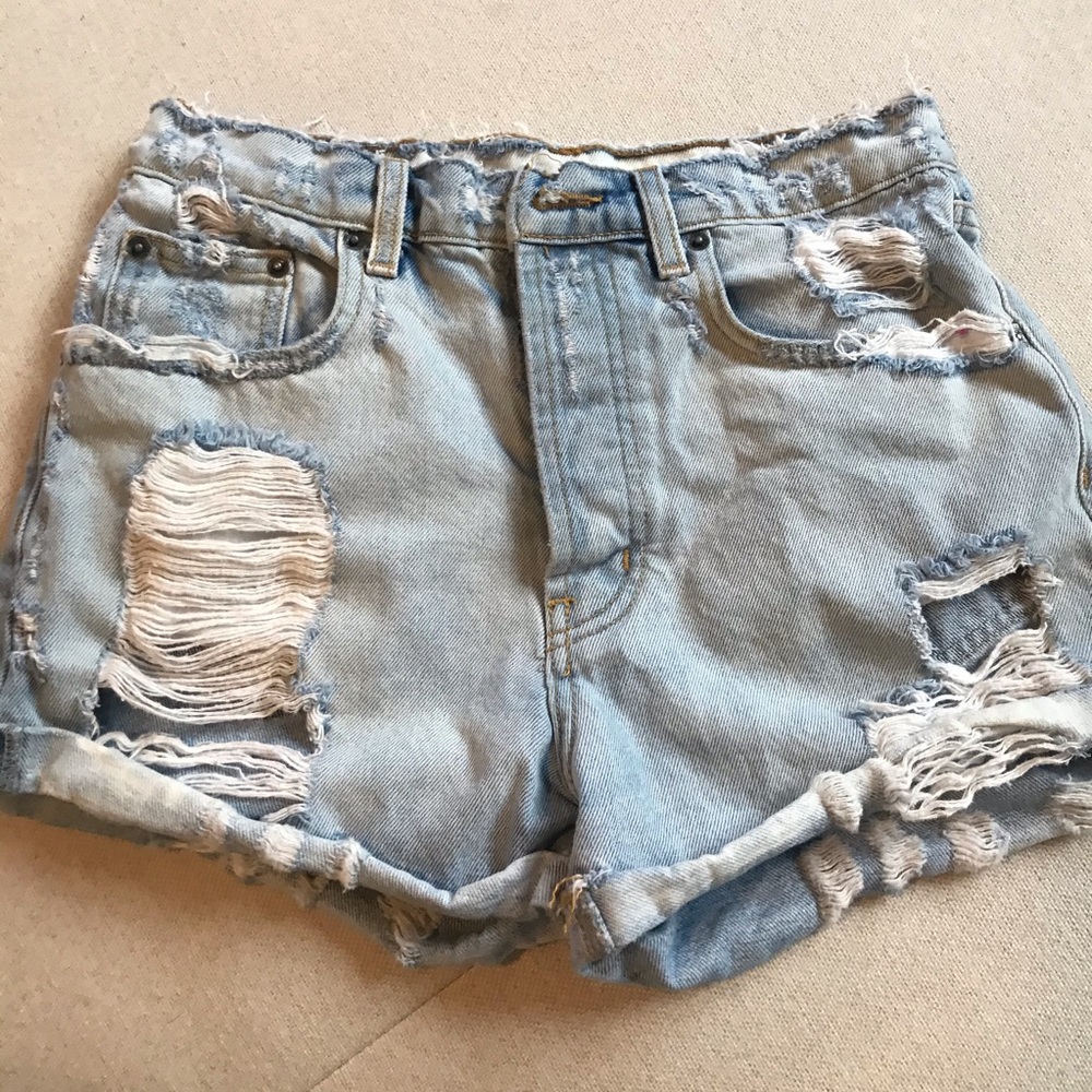 NWOT Carmar LF light wash denim shorts size 26